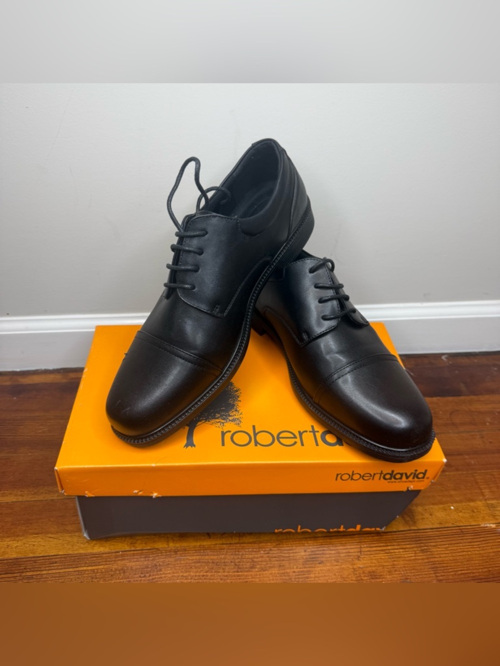 Robert David Men's Black Cap-Toe Derby Oxfords